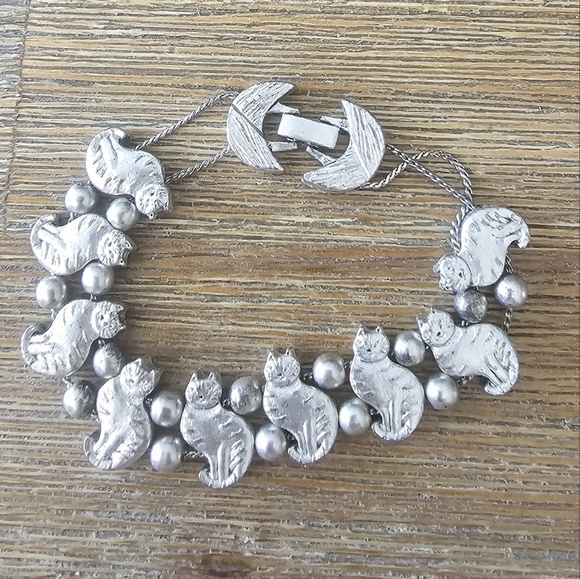 Cat Slide Charm Bracelet Silver Tone - Picture 2 of 5